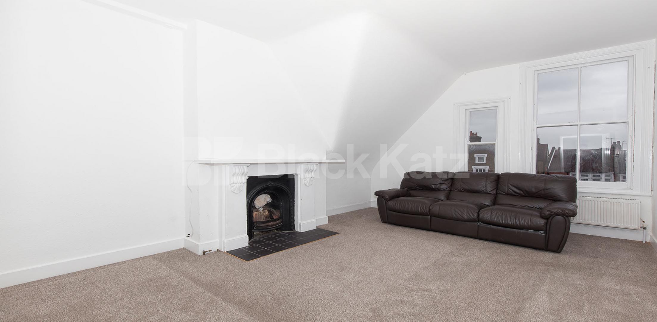 			Huge Two Bed Apartment !, 2 Bedroom, 1 bath, 1 reception Flat			 Green lanes, Turnpike Lane, N8